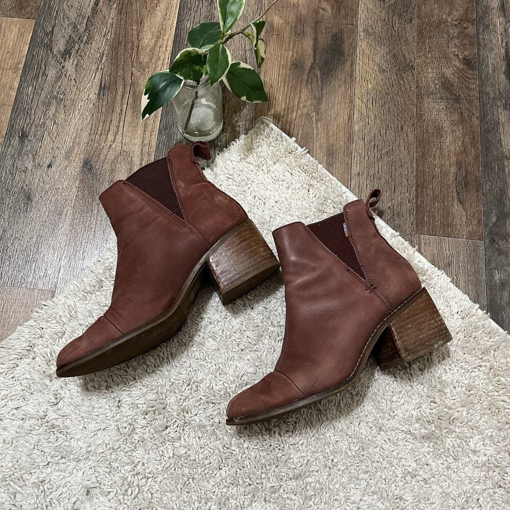 TOMS Size 7.5 Burnt Henna Leather Block Heel Pull-On Esme Chelsea Boots - Picture 2 of 7